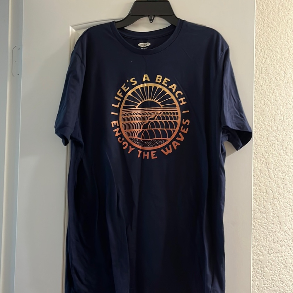 Old navy tee